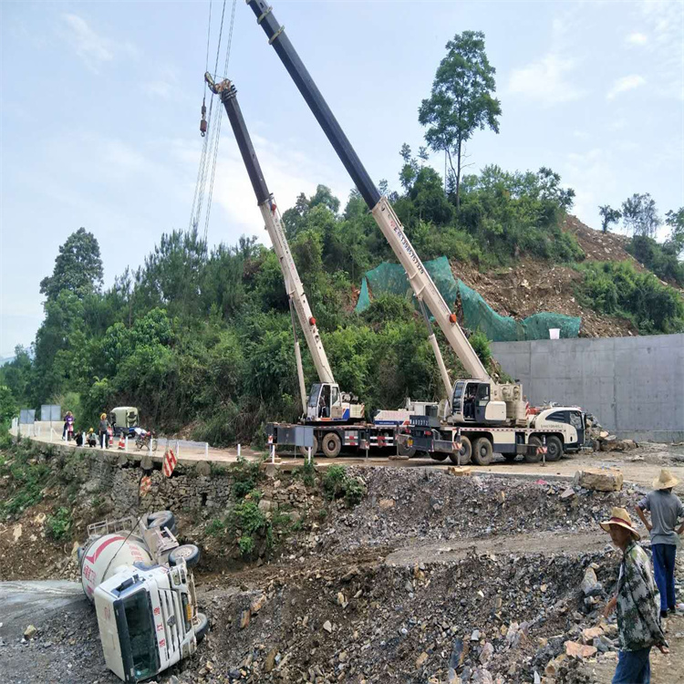 迁安汽车掉沟里叫吊车救援要多少钱